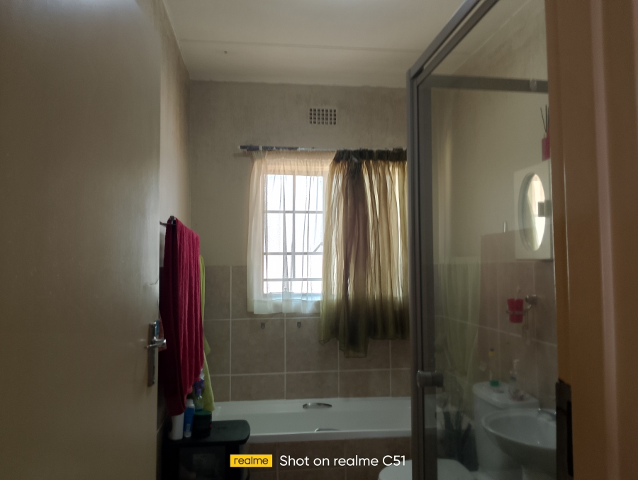 2 Bedroom Property for Sale in Sonneveld Gauteng