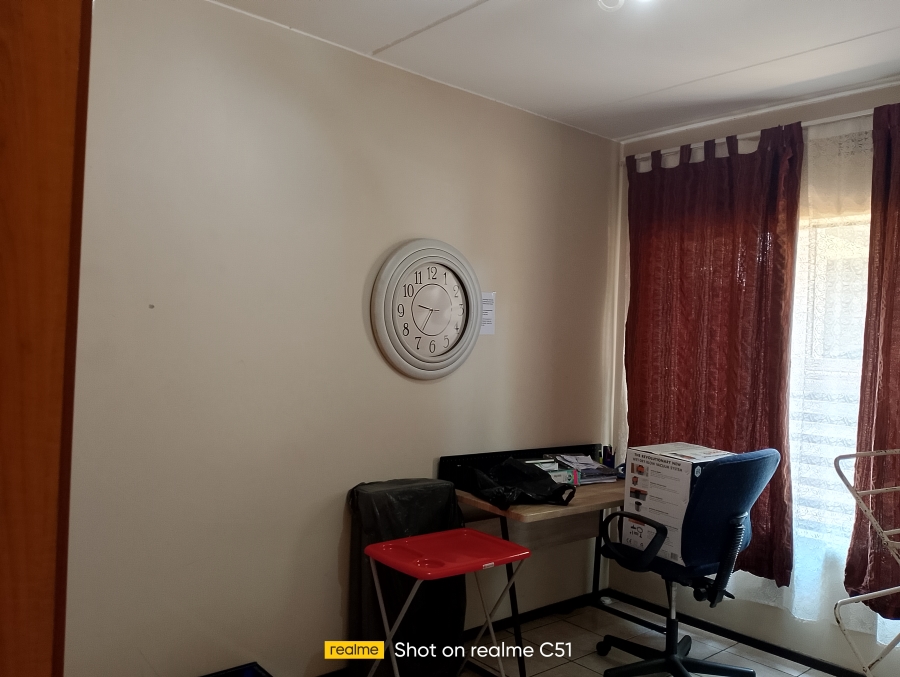 2 Bedroom Property for Sale in Sonneveld Gauteng