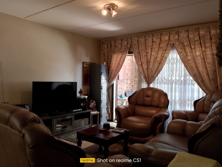 2 Bedroom Property for Sale in Sonneveld Gauteng