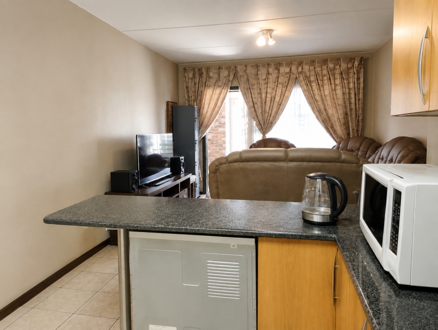 2 Bedroom Property for Sale in Sonneveld Gauteng