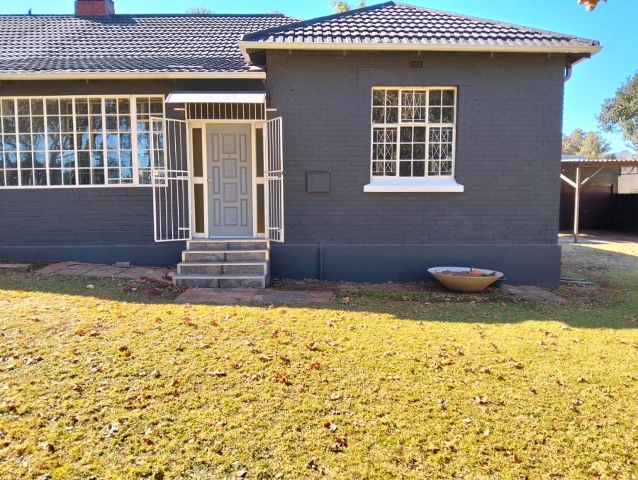 4 Bedroom Property for Sale in Vogelstruisbult Gauteng