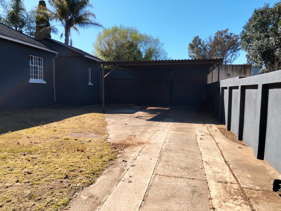 4 Bedroom Property for Sale in Vogelstruisbult Gauteng