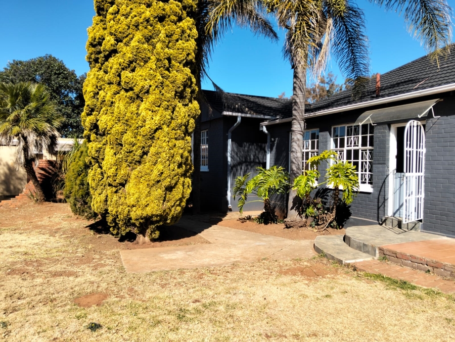4 Bedroom Property for Sale in Vogelstruisbult Gauteng