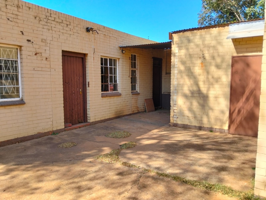 4 Bedroom Property for Sale in Vogelstruisbult Gauteng