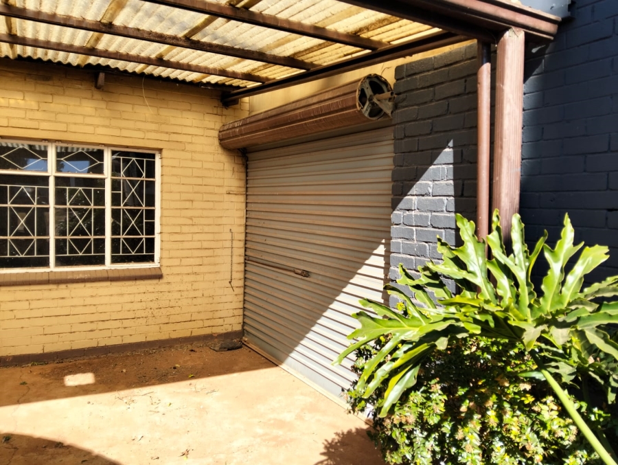 4 Bedroom Property for Sale in Vogelstruisbult Gauteng