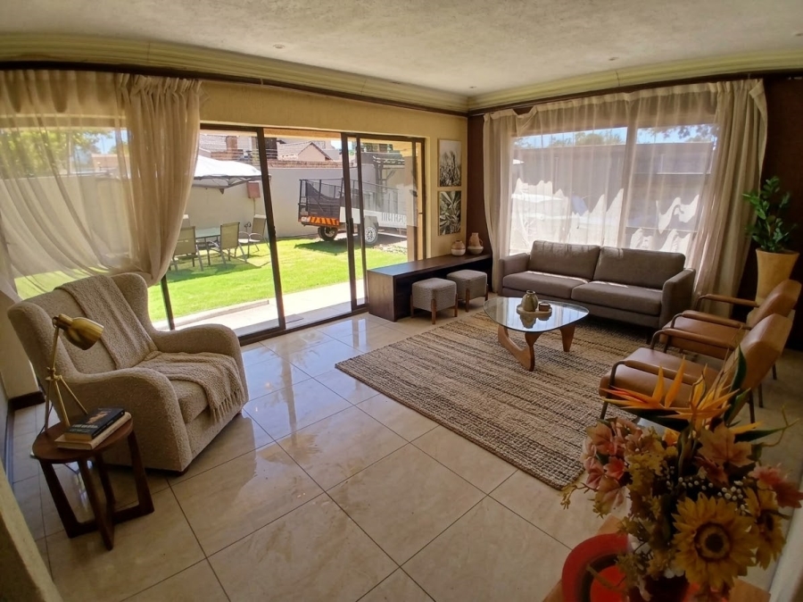 To Let 7 Bedroom Property for Rent in Edleen Gauteng