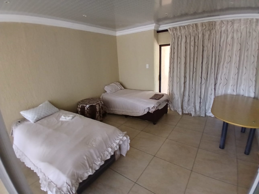 To Let 7 Bedroom Property for Rent in Edleen Gauteng