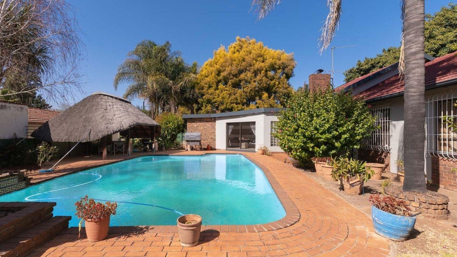 4 Bedroom Property for Sale in Glen Marais Gauteng