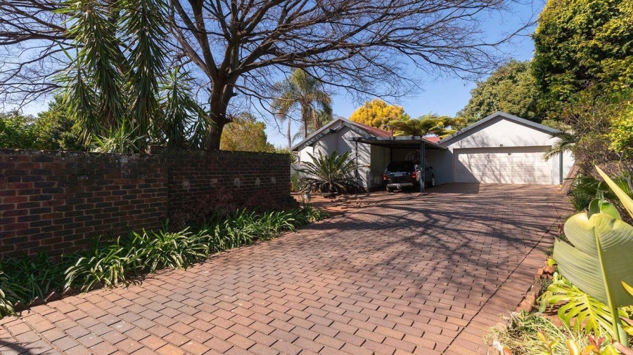 4 Bedroom Property for Sale in Glen Marais Gauteng