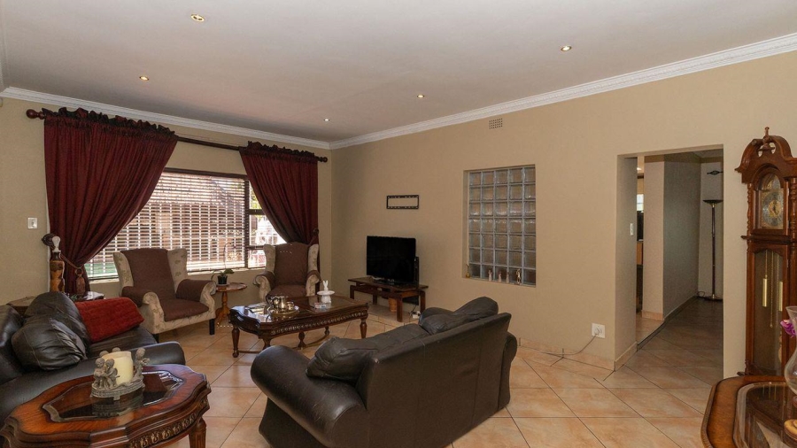 4 Bedroom Property for Sale in Glen Marais Gauteng