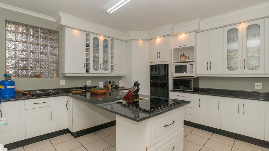 4 Bedroom Property for Sale in Glen Marais Gauteng