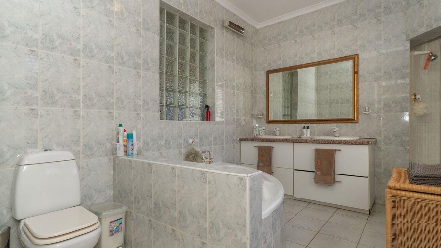 4 Bedroom Property for Sale in Glen Marais Gauteng