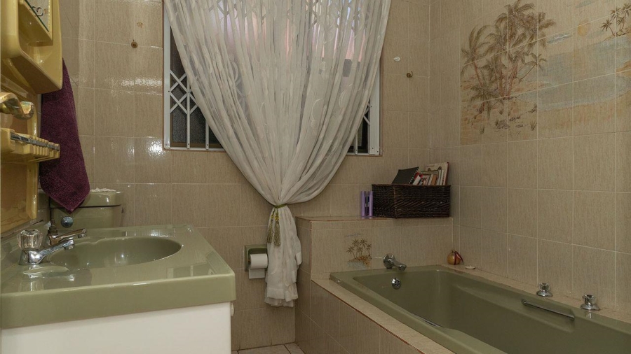 4 Bedroom Property for Sale in Glen Marais Gauteng