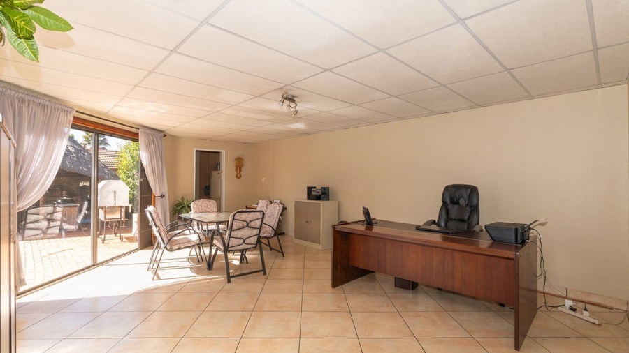 4 Bedroom Property for Sale in Glen Marais Gauteng