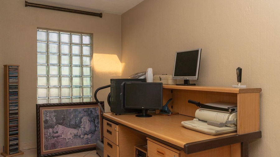 4 Bedroom Property for Sale in Glen Marais Gauteng