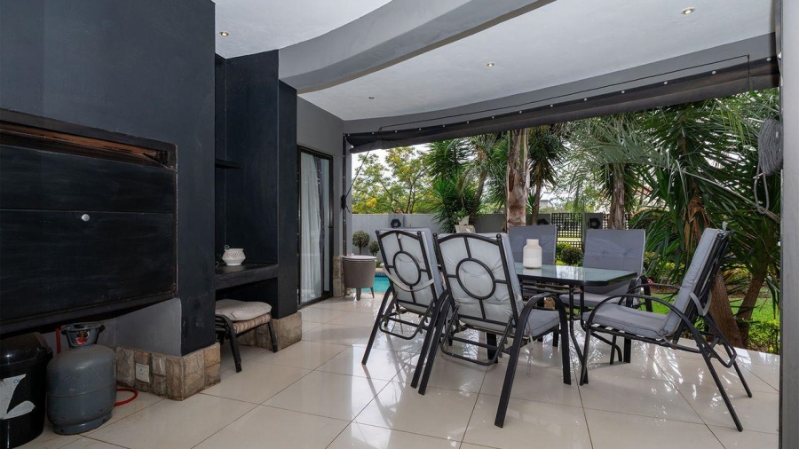 5 Bedroom Property for Sale in Glen Eagle Estate Gauteng