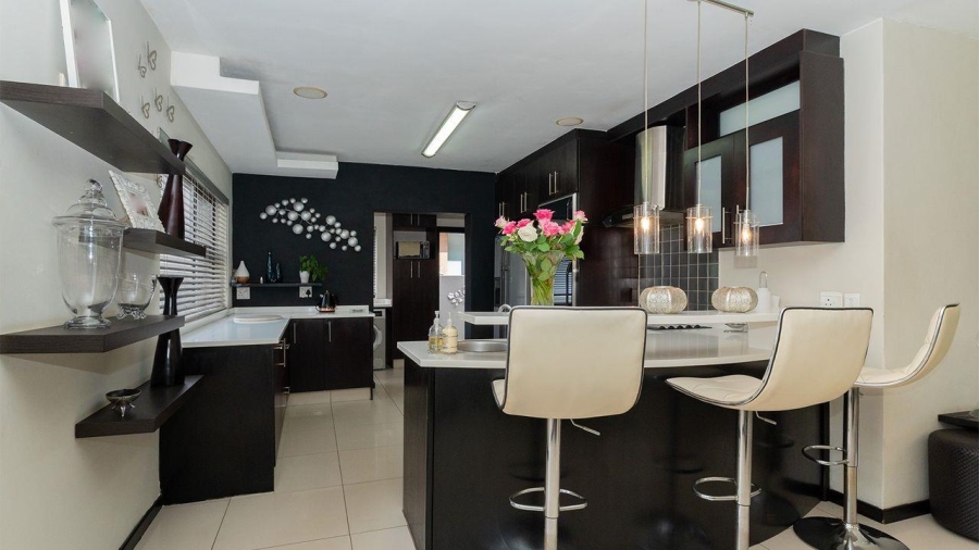 5 Bedroom Property for Sale in Glen Eagle Estate Gauteng