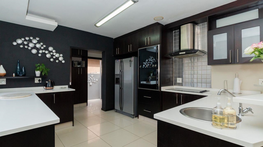 5 Bedroom Property for Sale in Glen Eagle Estate Gauteng