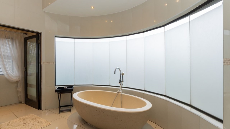 5 Bedroom Property for Sale in Glen Eagle Estate Gauteng