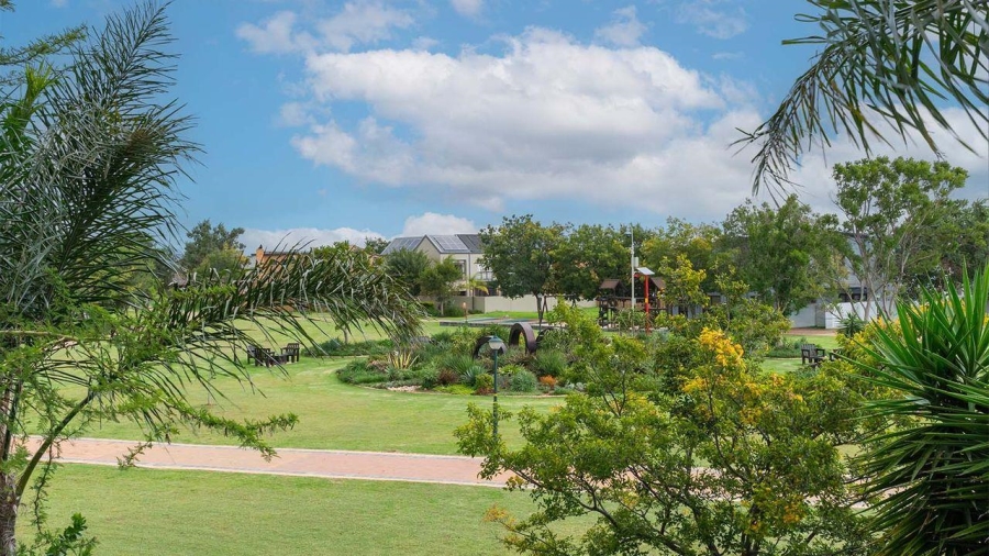 5 Bedroom Property for Sale in Glen Eagle Estate Gauteng