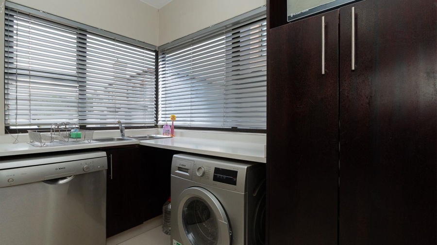 5 Bedroom Property for Sale in Glen Eagle Estate Gauteng