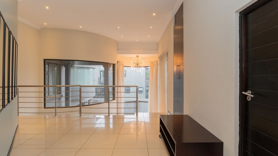 5 Bedroom Property for Sale in Glen Eagle Estate Gauteng