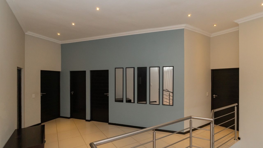 5 Bedroom Property for Sale in Glen Eagle Estate Gauteng