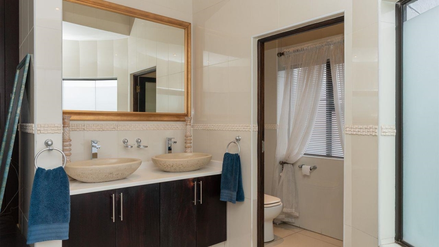 5 Bedroom Property for Sale in Glen Eagle Estate Gauteng