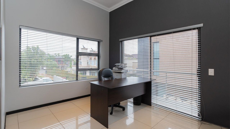 5 Bedroom Property for Sale in Glen Eagle Estate Gauteng