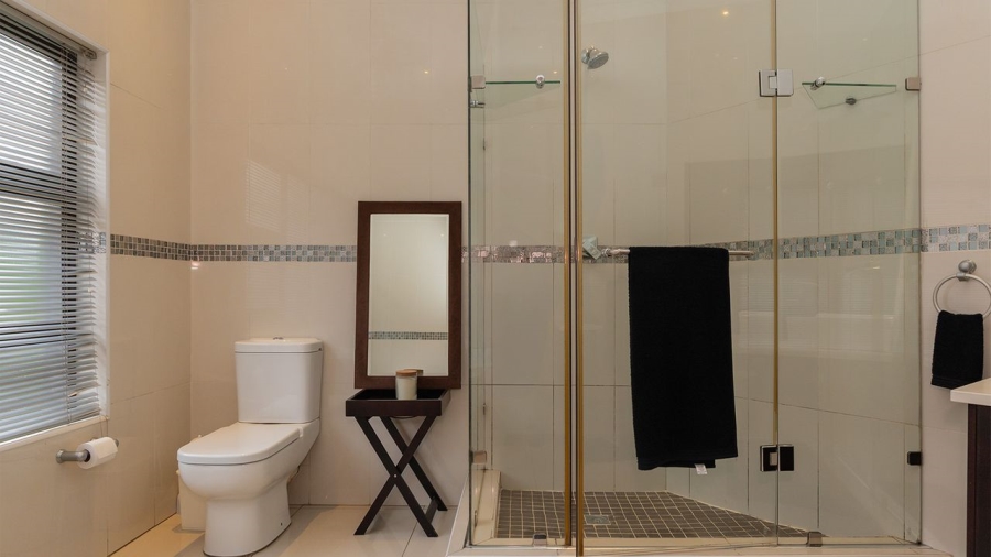 5 Bedroom Property for Sale in Glen Eagle Estate Gauteng