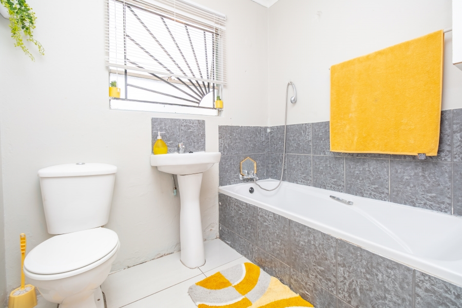 2 Bedroom Property for Sale in Bloubosrand Gauteng