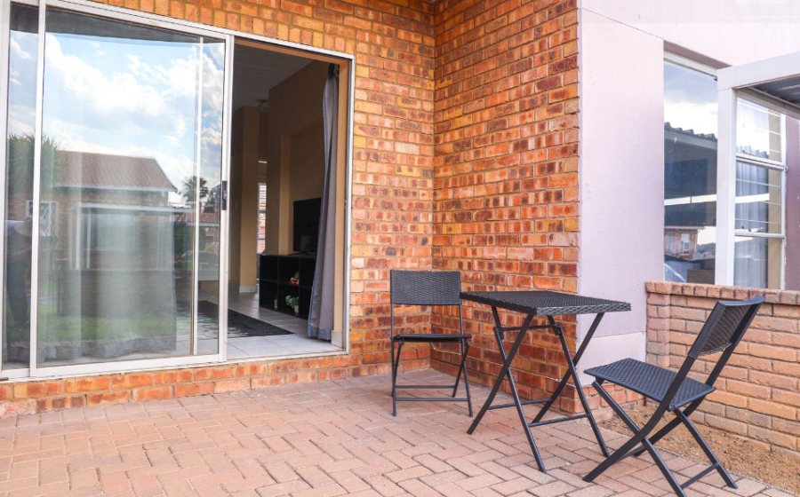 2 Bedroom Property for Sale in Liefde en Vrede Gauteng