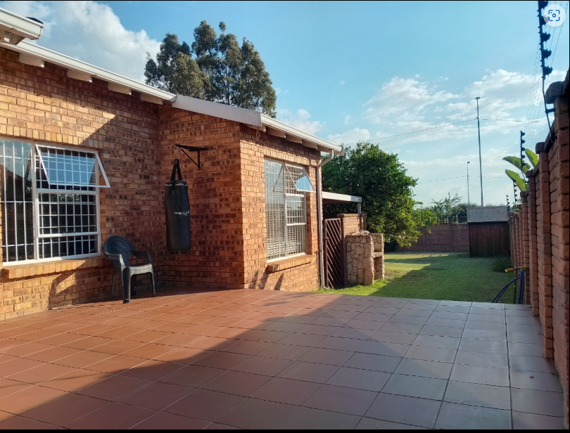 2 Bedroom Property for Sale in Liefde en Vrede Gauteng