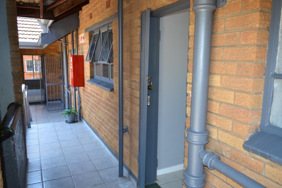 To Let 1 Bedroom Property for Rent in Windsor East Gauteng