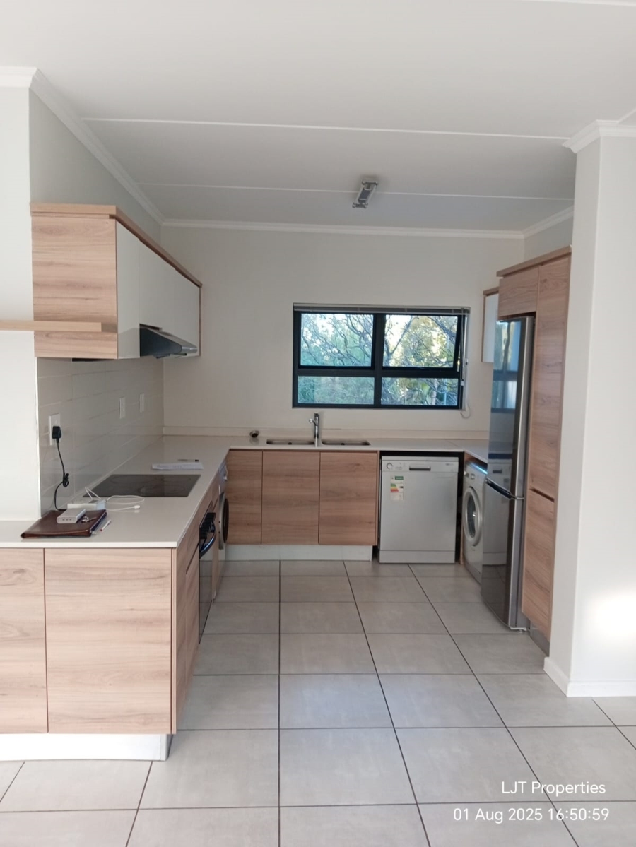 To Let 2 Bedroom Property for Rent in Crowthorne AH Gauteng