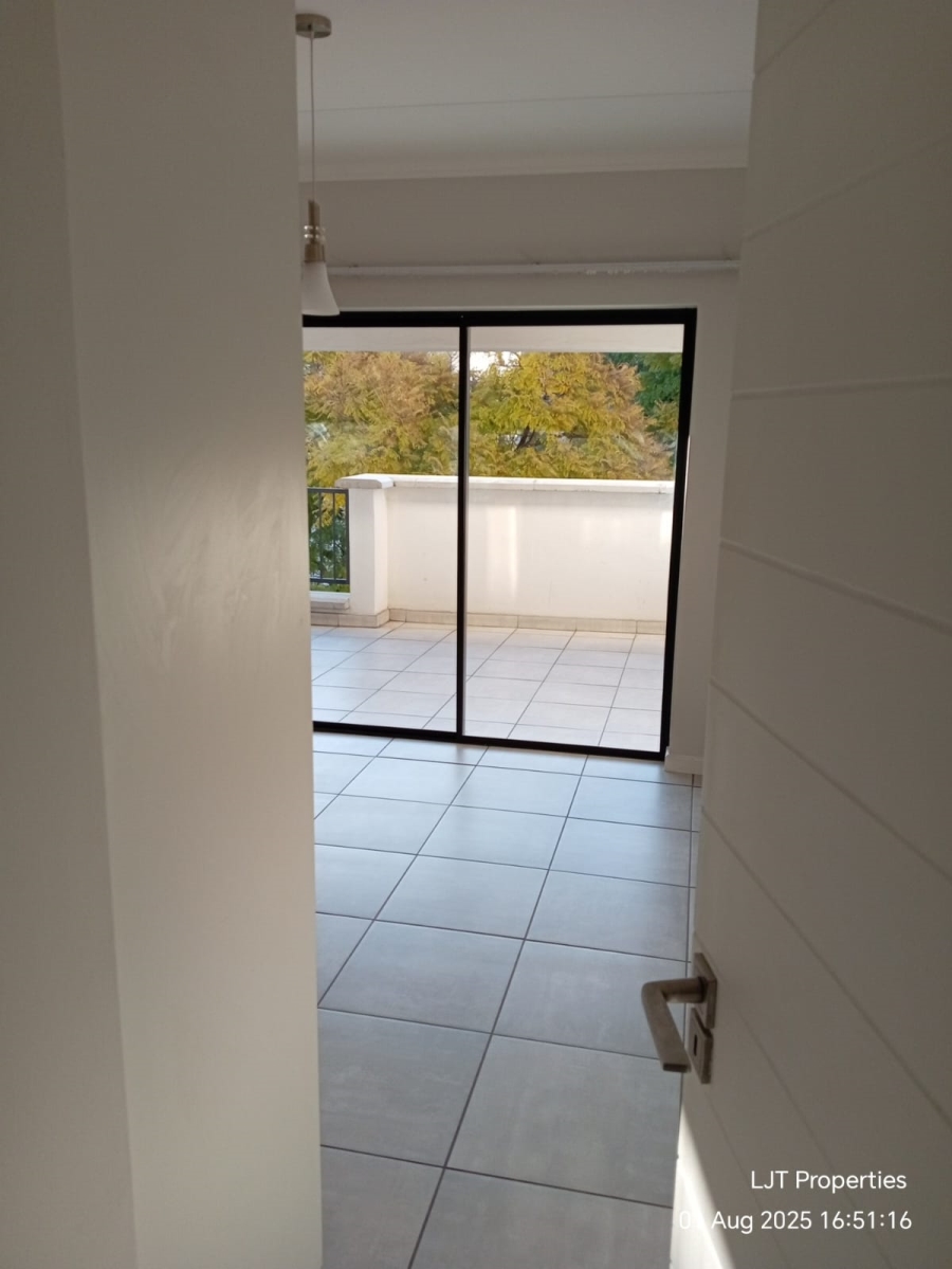 To Let 2 Bedroom Property for Rent in Crowthorne AH Gauteng