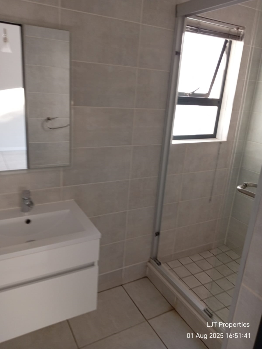 To Let 2 Bedroom Property for Rent in Crowthorne AH Gauteng