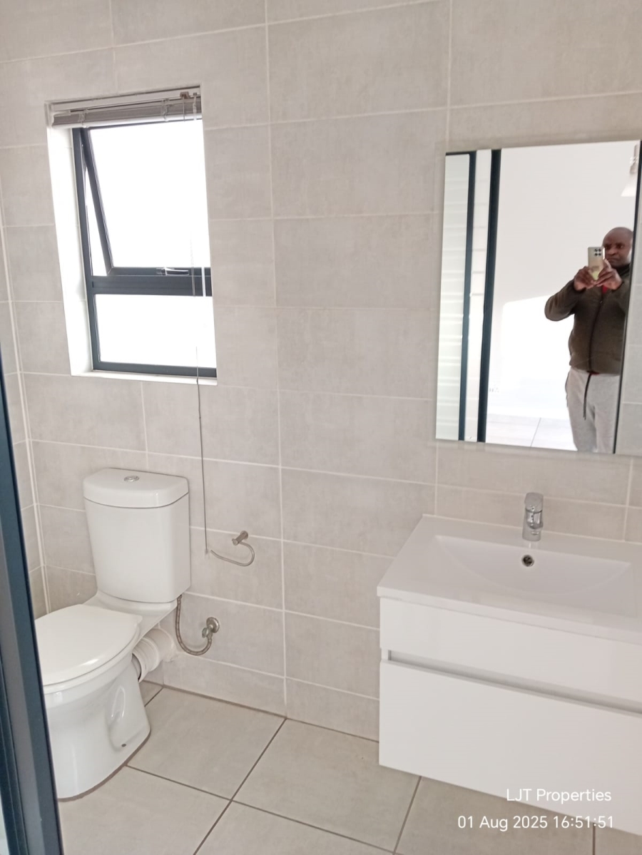 To Let 2 Bedroom Property for Rent in Crowthorne AH Gauteng