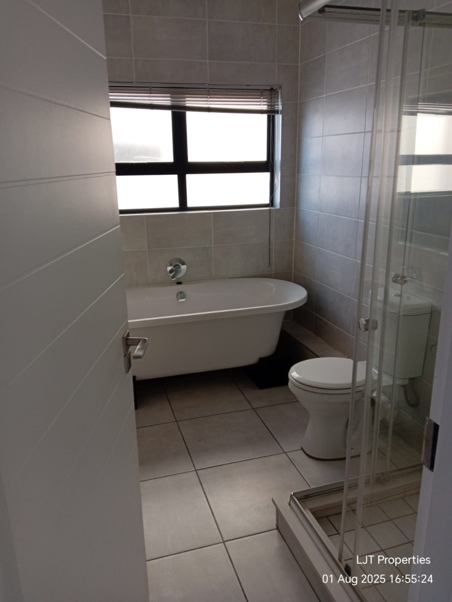 To Let 2 Bedroom Property for Rent in Crowthorne AH Gauteng