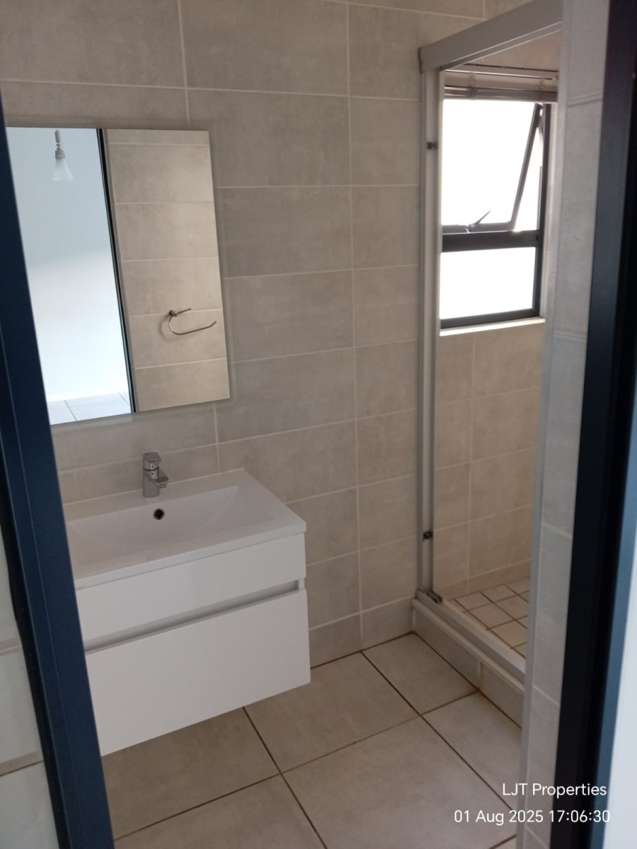 To Let 2 Bedroom Property for Rent in Crowthorne AH Gauteng