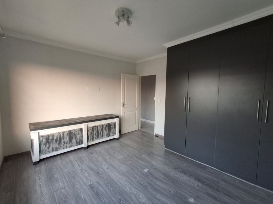 2 Bedroom Property for Sale in Sonneveld Gauteng