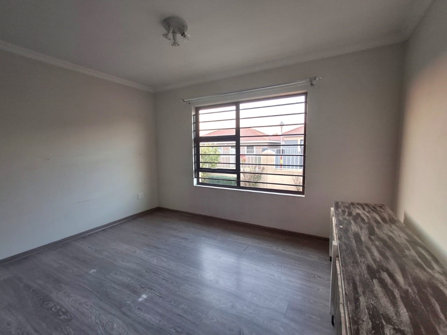 2 Bedroom Property for Sale in Sonneveld Gauteng