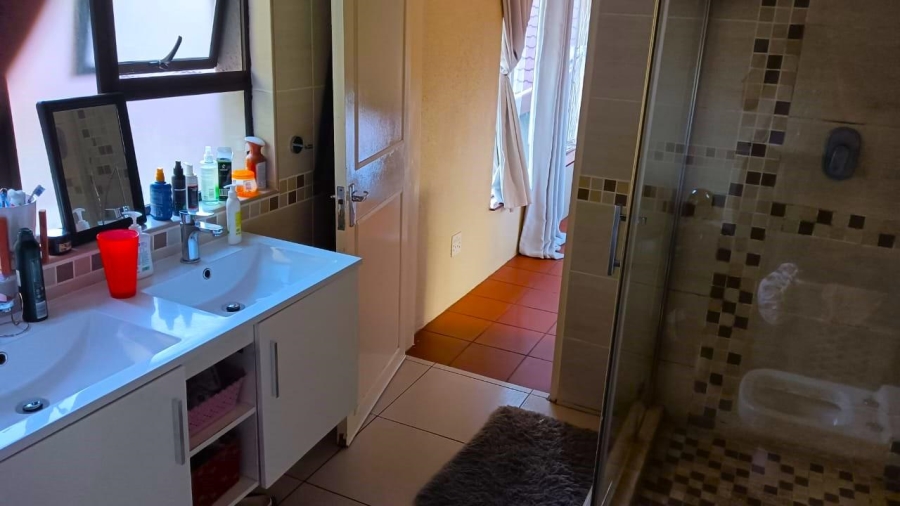 To Let 5 Bedroom Property for Rent in Van Riebeeck Park Gauteng