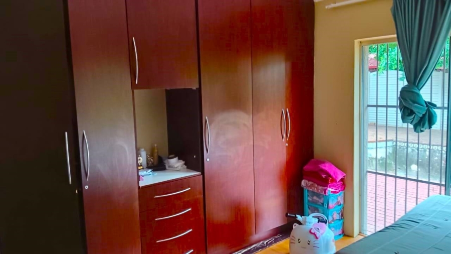 To Let 5 Bedroom Property for Rent in Van Riebeeck Park Gauteng