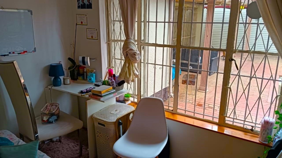 To Let 5 Bedroom Property for Rent in Van Riebeeck Park Gauteng