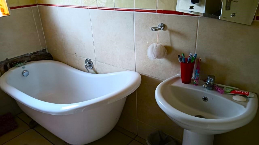 To Let 5 Bedroom Property for Rent in Van Riebeeck Park Gauteng