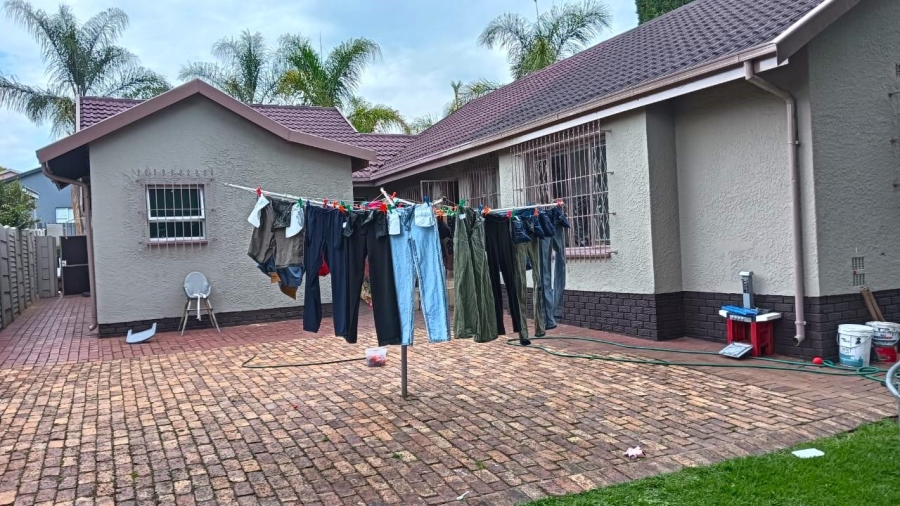 To Let 5 Bedroom Property for Rent in Van Riebeeck Park Gauteng