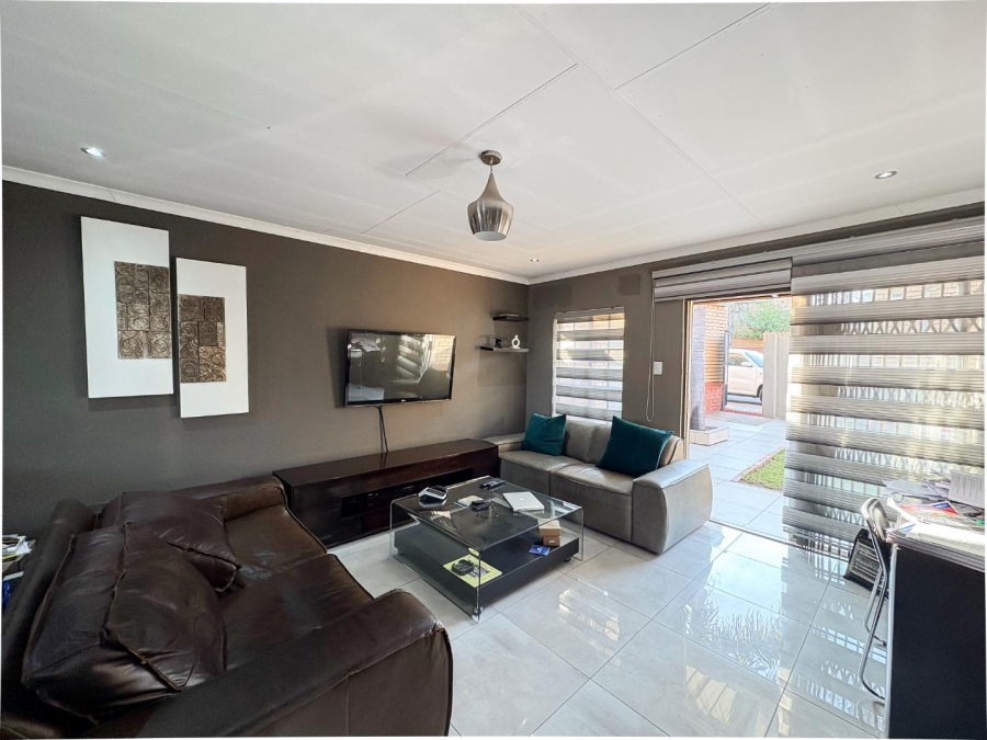 2 Bedroom Property for Sale in Halfway Gardens Gauteng