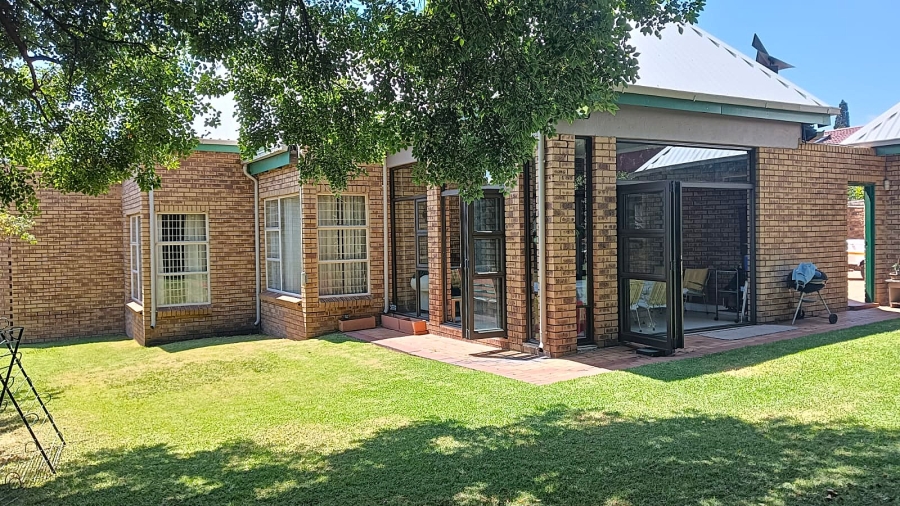 4 Bedroom Property for Sale in Edleen Gauteng