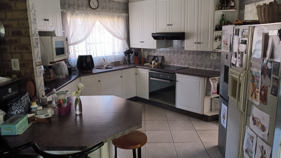 4 Bedroom Property for Sale in Edleen Gauteng